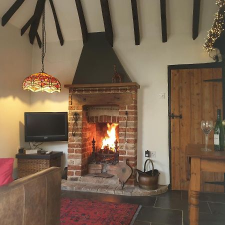 Delightful Cottage On The River Adur Close To Brighton & The Downs No Dogs Sorry Upper Beeding 외부 사진