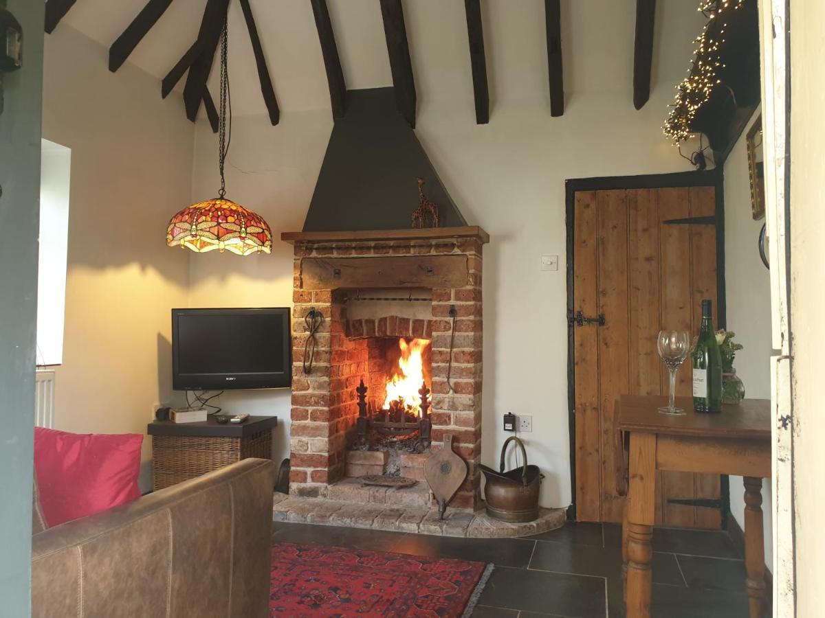 Delightful Cottage On The River Adur Close To Brighton & The Downs No Dogs Sorry Upper Beeding 외부 사진