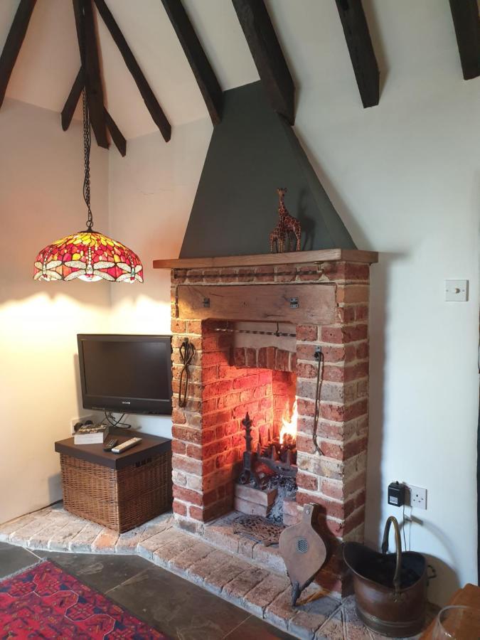 Delightful Cottage On The River Adur Close To Brighton & The Downs No Dogs Sorry Upper Beeding 외부 사진