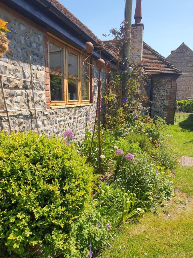 Delightful Cottage On The River Adur Close To Brighton & The Downs No Dogs Sorry Upper Beeding 외부 사진